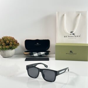 Burberry_4358_White_black
