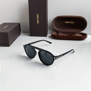 Tomford black gold 381