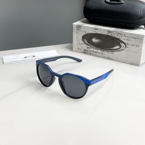 Oakley_83117