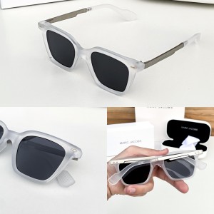 Marc Jacobs silver white m 11-39