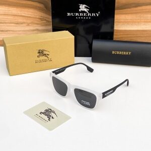 Burberry_white_black_4293