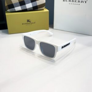 Burberry_white_black_3458